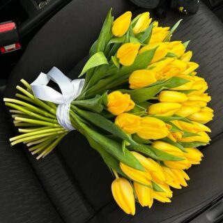 Букет из 50 желтых тюльпанов — купить огромный солнечный букет | Gift-Decor