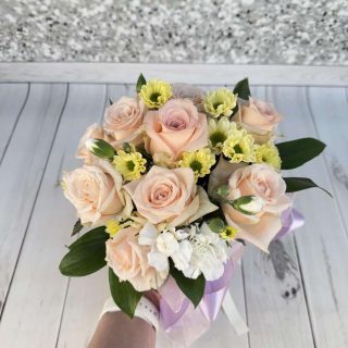 Букет из 10 роз с гвоздикой и хризантемой в кашпо 17 см купить на www.gift-decor.ru