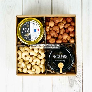 Набор с орехами, фуагра и медом