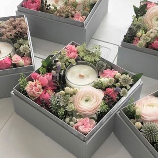 Коробка с цветами и свечой