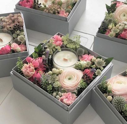 Коробка с цветами и свечой