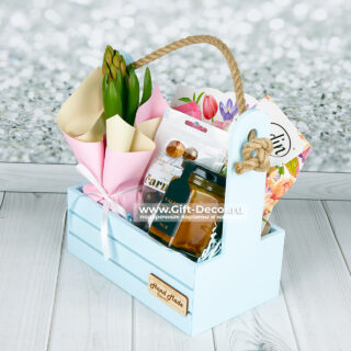 Подарок «Весеннее тепло» в деревянном ящике с гиацинтом и Merci | Купить на 8 марта с открыткой | Gift-Decor.ru Подарок «Весеннее тепло» в деревянном ящике с гиацинтом и Merci | Купить на 8 марта с открыткой | Gift-Decor.ru