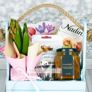 Подарок «Весеннее тепло» в деревянном ящике с гиацинтом и Merci | Купить на 8 марта с открыткой | Gift-Decor.ru Подарок «Весеннее тепло» в деревянном ящике с гиацинтом и Merci | Купить на 8 марта с открыткой | Gift-Decor.ru