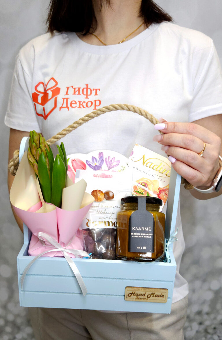 Подарок «Весеннее тепло» в деревянном ящике с гиацинтом и Merci | Купить на 8 марта с открыткой | Gift-Decor.ru Подарок «Весеннее тепло» в деревянном ящике с гиацинтом и Merci | Купить на 8 марта с открыткой | Gift-Decor.ru