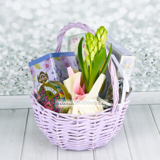 Подарочная корзина на 8 марта с живым гиацинтом и печеньем Ambrosiana | Купить с доставкой | Gift-Decor.ru Подарочная корзина на 8 марта с живым гиацинтом и печеньем Ambrosiana | Купить с доставкой | Gift-Decor.ru