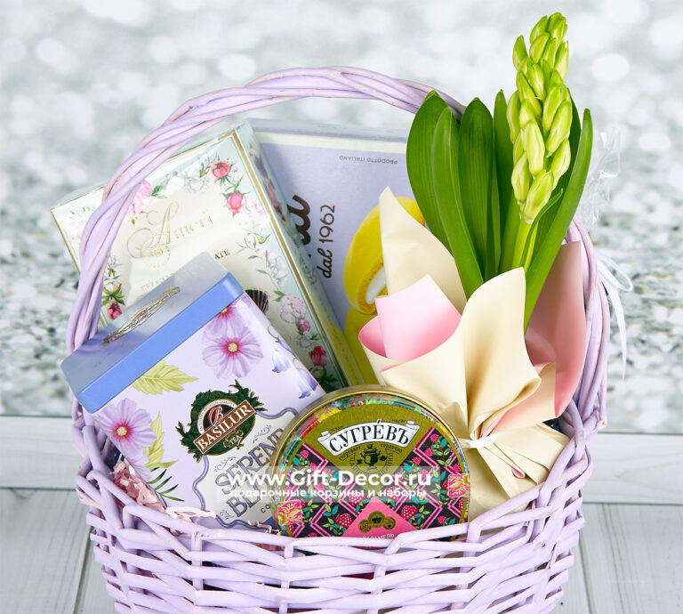 Подарочная корзина на 8 марта с живым гиацинтом и печеньем Ambrosiana | Купить с доставкой | Gift-Decor.ru Подарочная корзина на 8 марта с живым гиацинтом и печеньем Ambrosiana | Купить с доставкой | Gift-Decor.ru