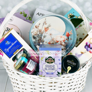 Купить подарочную корзину с конфетами My Dubai фисташковые и Вдохновение | Набор с зефиром, печеньем и мёдом | Gift-Decor.ru