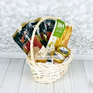 Романтическая корзина «Европейское свидание» | Фуа-гра, хамон, гриссини | Gift-Decor