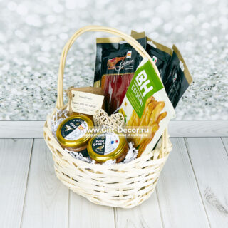 Романтическая корзина «Европейское свидание» | Фуа-гра, хамон, гриссини | Gift-Decor