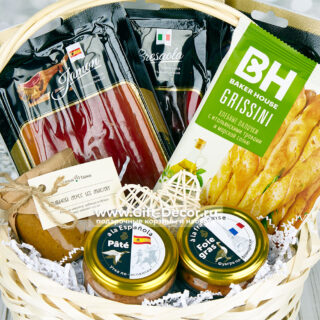 Романтическая корзина «Европейское свидание» | Фуа-гра, хамон, гриссини | Gift-Decor