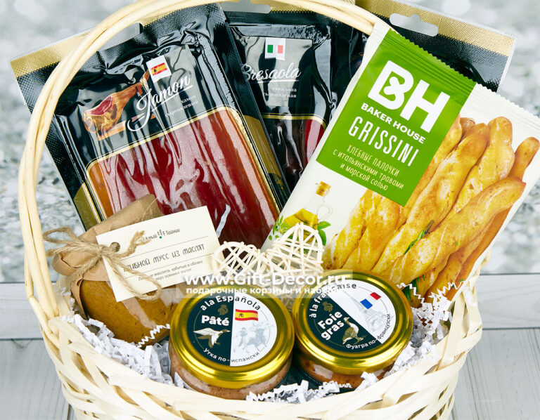 Романтическая корзина «Европейское свидание» | Фуа-гра, хамон, гриссини | Gift-Decor