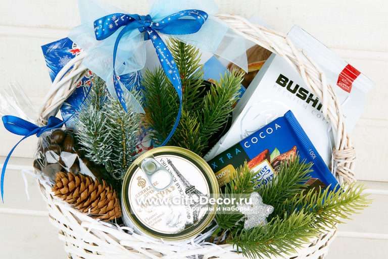 Новогодняя корзина “Сара”