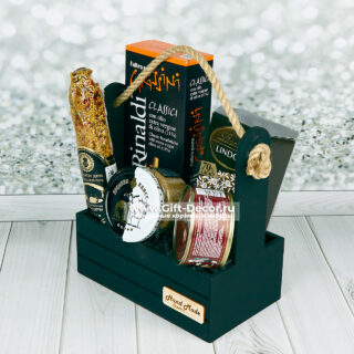 Европейский пикник в миниатюре – набор в деревянном ящике с паштетом и дичью