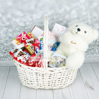 Роскошная сладкая корзина «Медвежье объятие»