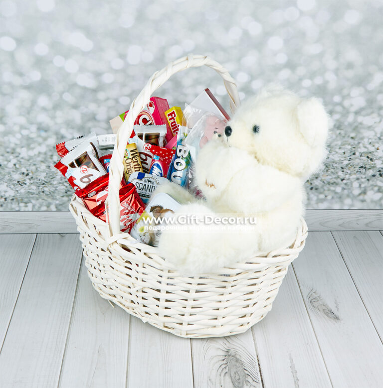 Роскошная сладкая корзина «Медвежье объятие»