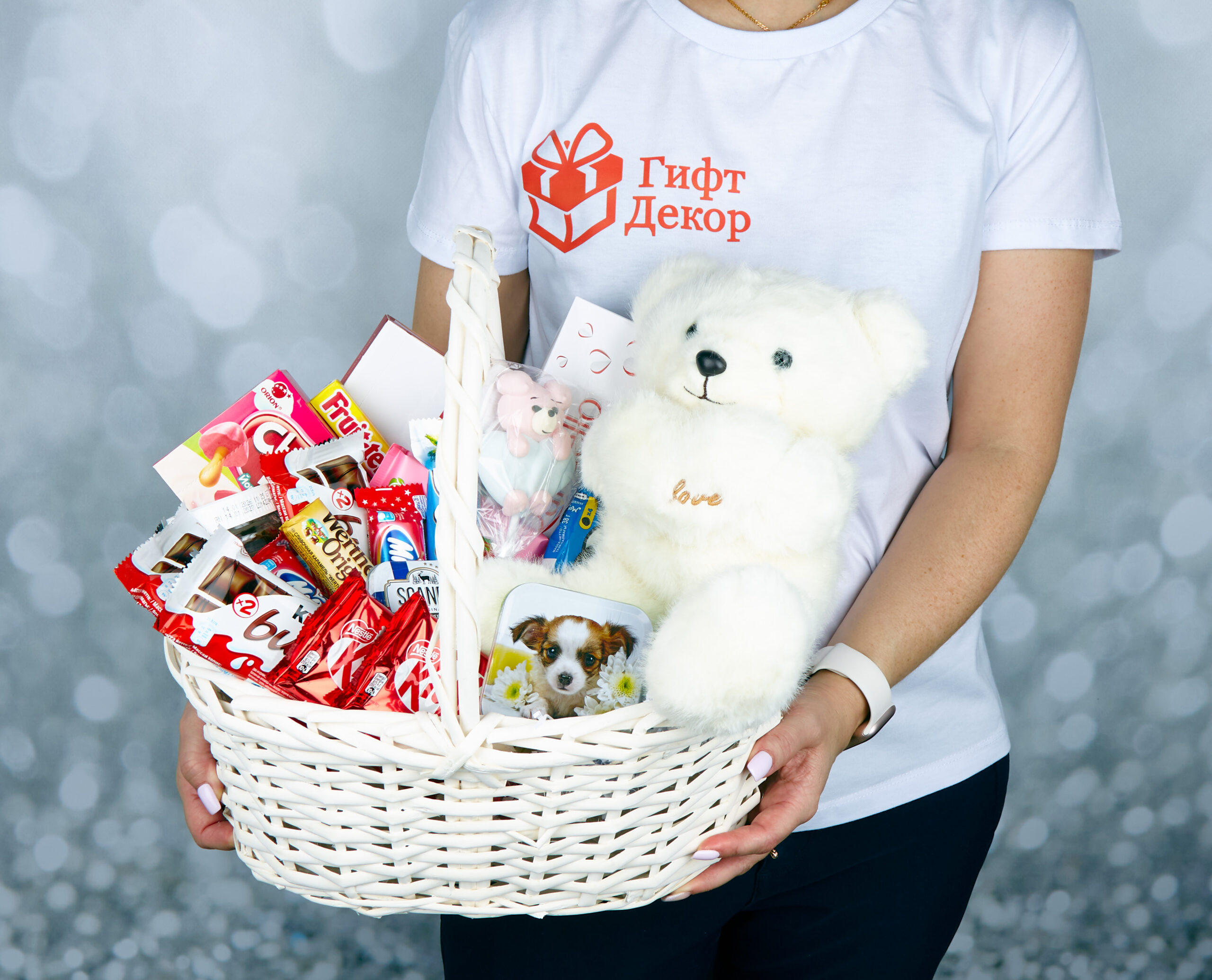 Подарочная корзина сладостей Raffaello, Merci, Nutella с мягкой игрушкой мишкой