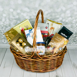 Идеальная кофейная пара: корзина с кофе Lavazza и конфетами | Подарок