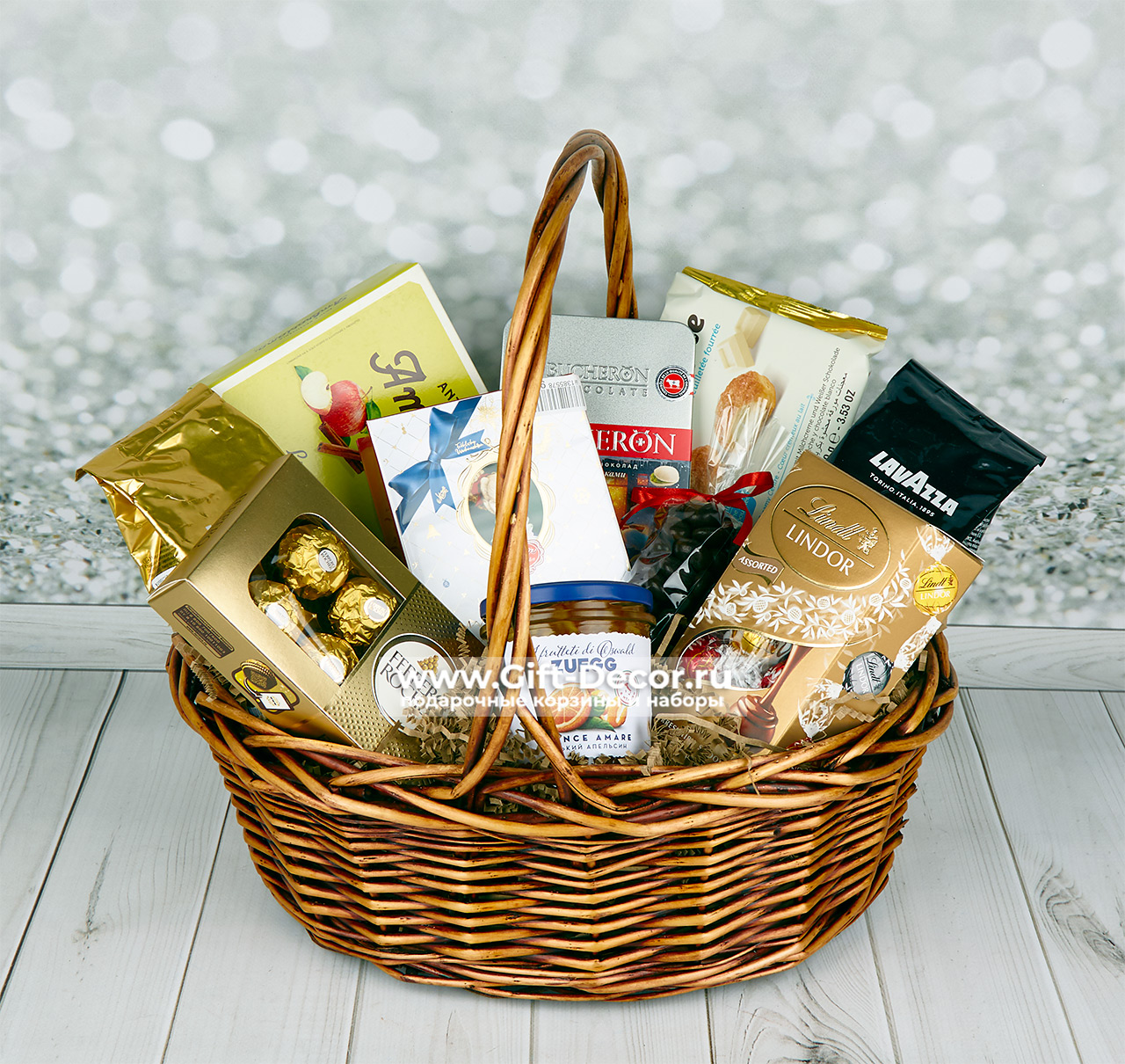 Идеальная кофейная пара: корзина с кофе Lavazza и конфетами | Подарок