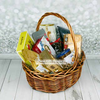 Сладкая корзина с кофе «Идеальная кофейная пара» Сладкая корзина с кофе «Идеальная кофейная пара»