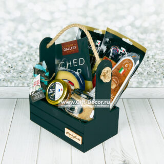 Изысканный набор сыров в миниатюре с фуагра в деревянном ящике – подарок Изысканный набор сыров в миниатюре с фуагра в деревянном ящике – подарок