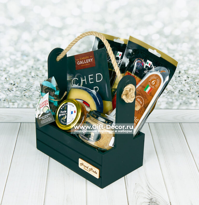 Изысканный набор сыров в миниатюре с фуагра в деревянном ящике – подарок Изысканный набор сыров в миниатюре с фуагра в деревянном ящике – подарок