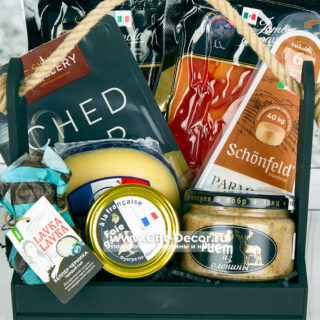 Изысканный набор сыров в миниатюре с фуагра в деревянном ящике – подарок Изысканный набор сыров в миниатюре с фуагра в деревянном ящике – подарок