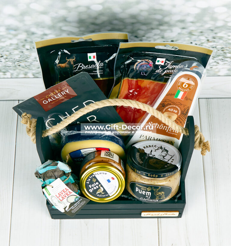 Изысканный набор сыров в миниатюре с фуагра в деревянном ящике – подарок Изысканный набор сыров в миниатюре с фуагра в деревянном ящике – подарок
