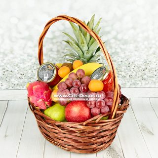 Фруктовая корзина с икрой «Классическая»