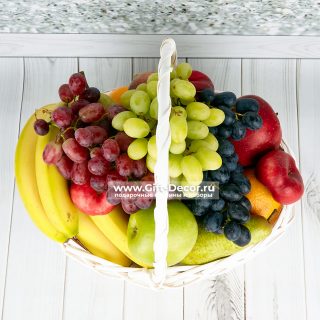 Фруктовая корзина 5 кг с яблоками, грушами, цитрусовыми и виноградом.