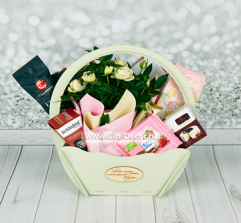 Подарочная корзина с хамоном, сырами и живой розой | Gift-Decor