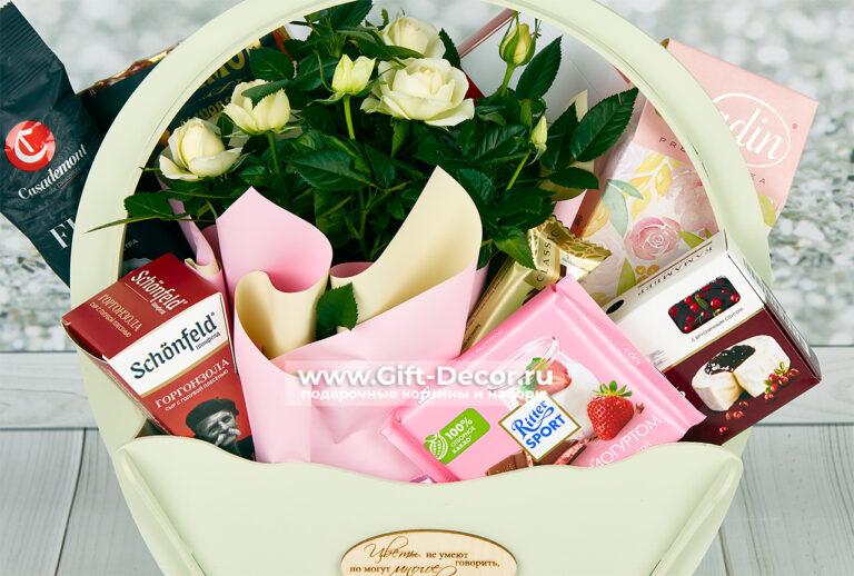 Подарочная корзина с хамоном, сырами и живой розой | Gift-Decor