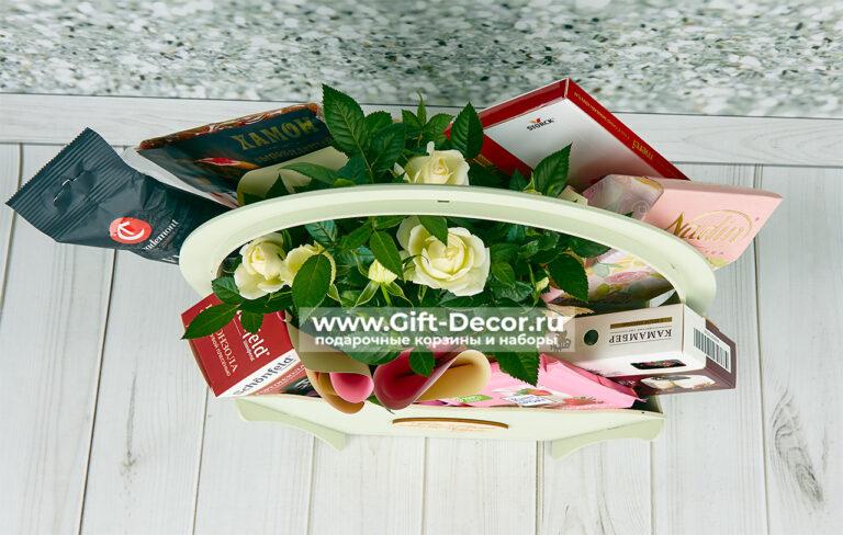 Подарочная корзина с хамоном, сырами и живой розой | Gift-Decor