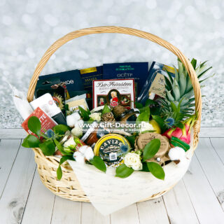 Статусный подарок Альманах гурмана в большой корзине 55х44 см с чёрной икрой 250 г, красной икрой 500 г, камчатским крабом и праздничным бантом.