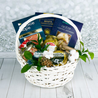 Подарочная корзина с икрой осетра, красной икрой и камчатским крабом от Gift-Decor.ru
