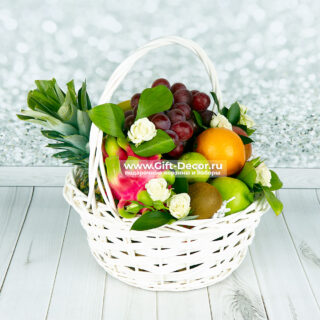 корзина фруктов «Апрель» 5,5 кг с ананасом и питахайей