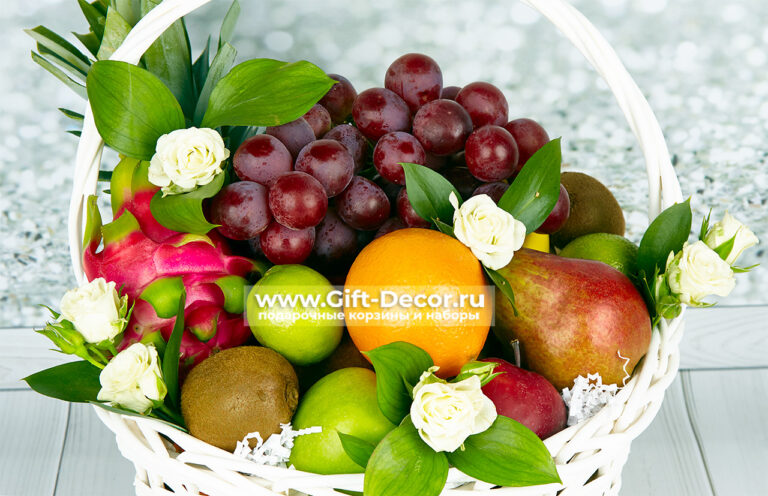 корзина фруктов «Апрель» 5,5 кг с ананасом и питахайей