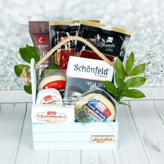 Купить подарочный набор сыров и хамона в ящике | Доставка Москва gift-decor.ru