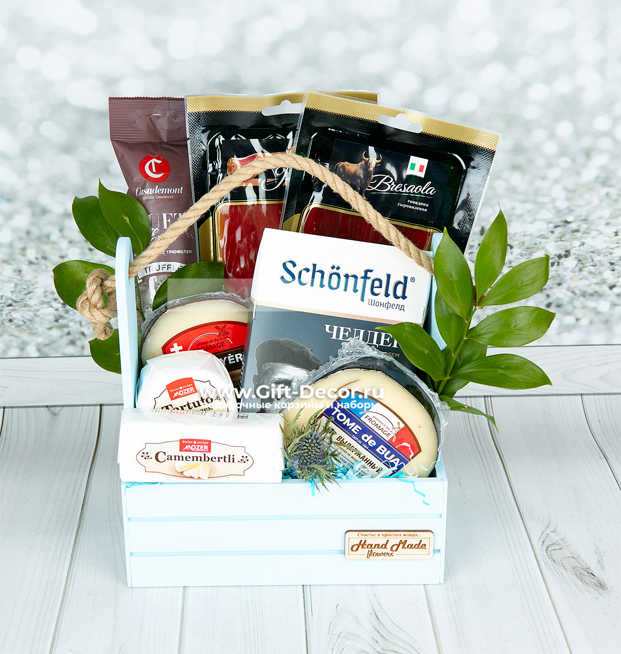 Купить подарочный набор сыров и хамона в ящике | Доставка Москва gift-decor.ru