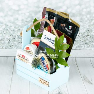 Купить подарочный набор сыров и хамона в ящике | Доставка Москва gift-decor.ru