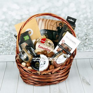 Купить корзину «Сибирский трофей» с мясом лося, бобра, медведя | gift-decor.ru
