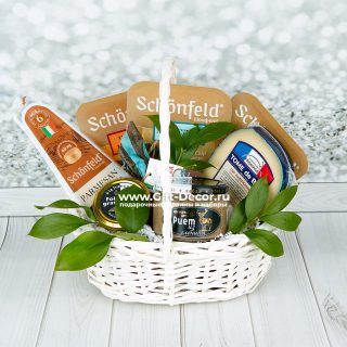 korzina-gastronomicheskiy-kapriz-s-fuagra-i-oleninoy-gift-decor