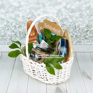 Купить корзину сыров «Гастрономический каприз» с фуагра и олениной | gift-decor.ru