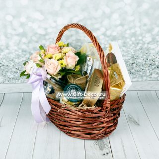 Подарочная корзина «Первая любовь» Подарочная корзина «Первая любовь»