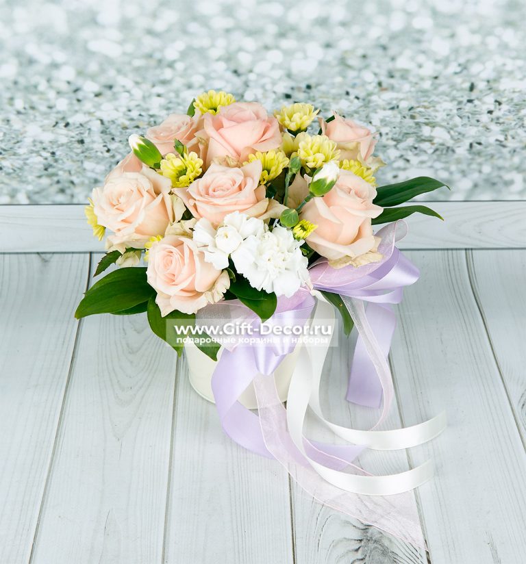 Букет из 10 роз с гвоздикой и хризантемой в кашпо 17 см купить на www.gift-decor.ru Букет из 10 роз с гвоздикой и хризантемой в кашпо 17 см купить на www.gift-decor.ru