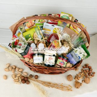 Корзина “Из орехов и сухофруктов”