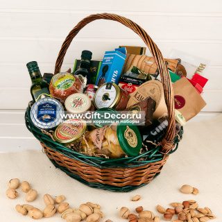 Гастрономическая корзина “Деликатесов”