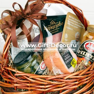 Подарочная корзина “Ко дню Защитника”