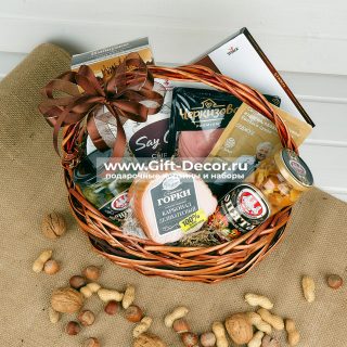 Подарочная корзина “Ко дню Защитника”
