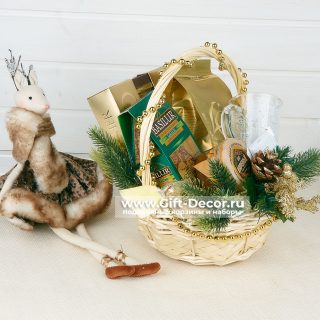Новогодняя корзина “С чаем и кофе”