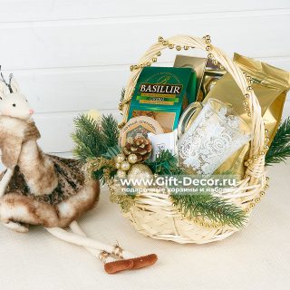 Новогодняя корзина “С чаем и кофе”